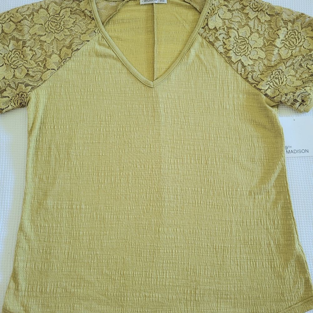 89th + Madison Floral💐Lace Sleeve Top - NWT - Picture 9 of 14